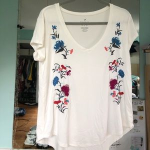 AEOA embroidered off white Favorite V neck